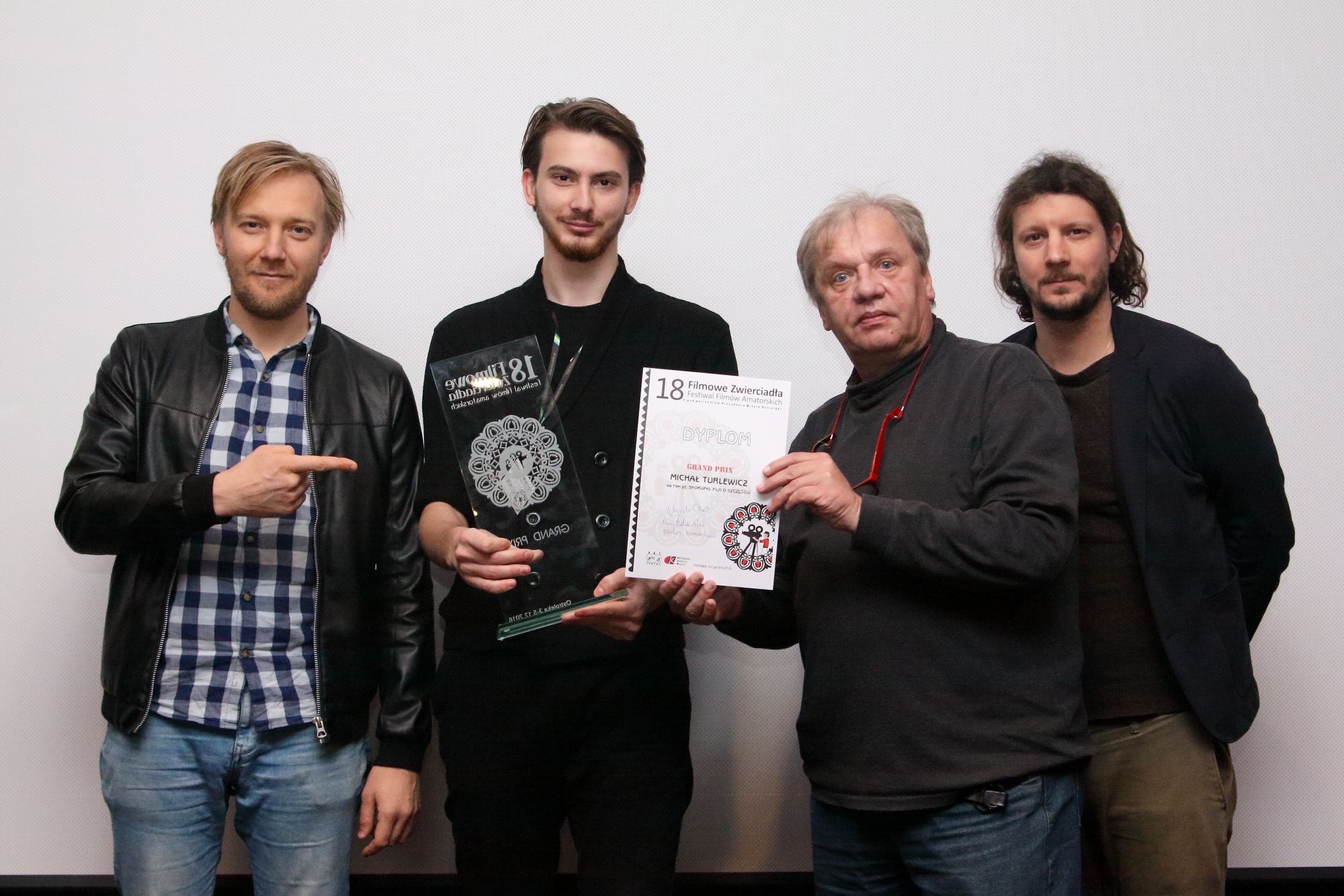 Laureat Grand Prix Michał Turlewicz i jury 2016: Maciej Makowski, Tomasz Samosionek, Wojciech Solarz